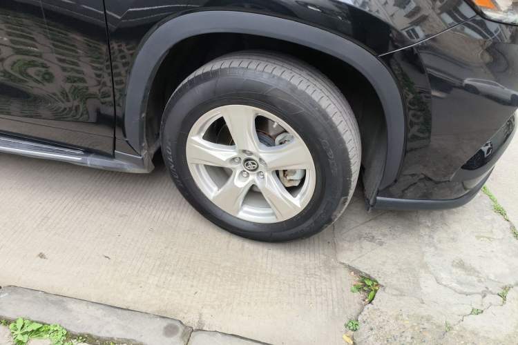 Used Toyota Highlander 2023 2.5L Smart Electric Hybrid Dual-Engine 4x4 Elite Edition 7 Seats Right Front Wheel Hub