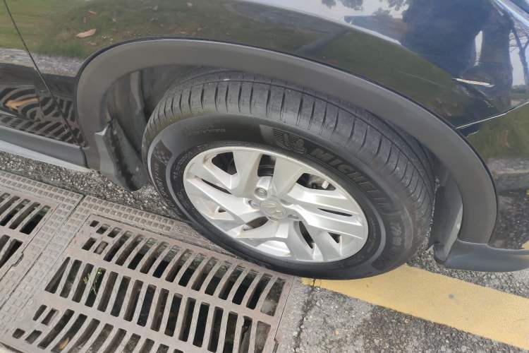 Used Honda CR-V 2015 2.4L two-wheel drive luxury version