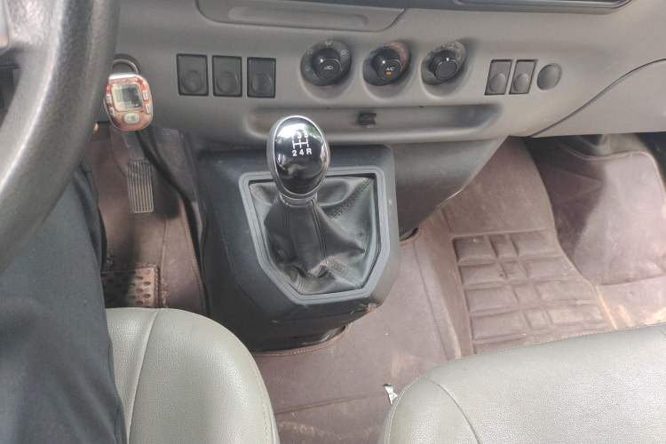 Used JMC Transit 2019 2.8T Commercial Version Short Wheelbase Mid-Roof 6-Seater China VI JX493