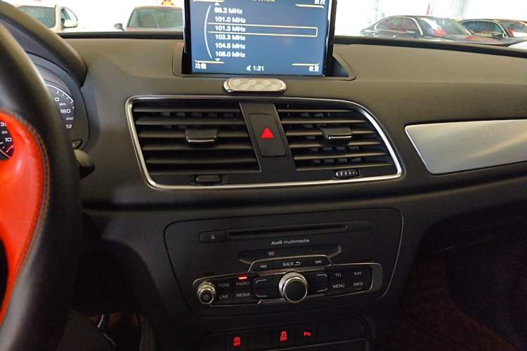 Used Audi Q3 2015 35 TFSI Comfort Model Audio And AC Panel