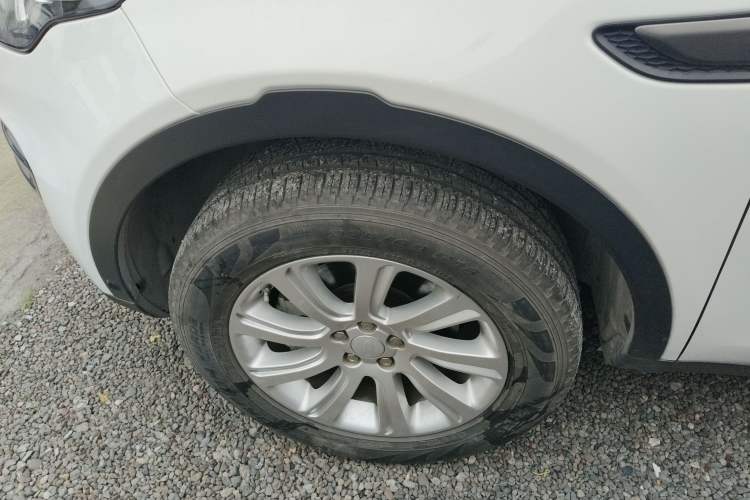 Used Land Rover Discovery Sport 2018 240 PS SE Version Exterior 4