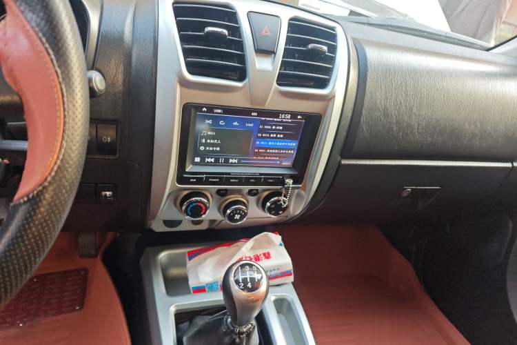 Used JMC Baodian 2018 2.9T New Value-Packed Two-Wheel-Drive Diesel Comfort Version with Standard Cargo Bed – JX4D30B5L