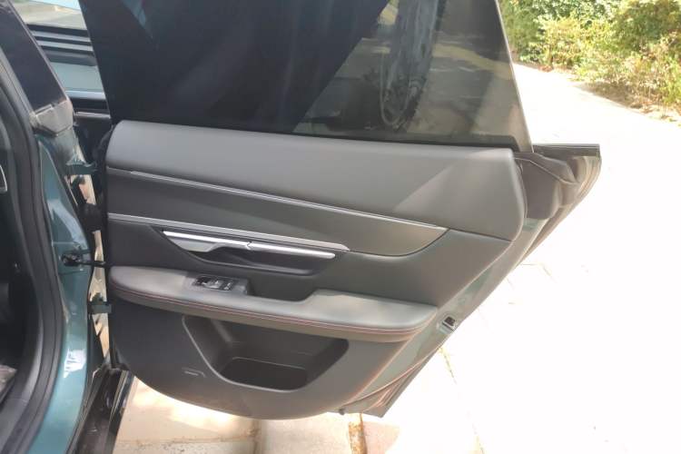 Used XPeng P7 2023 P7i 610 Pengyi Performance Edition Right Rear Door Interior