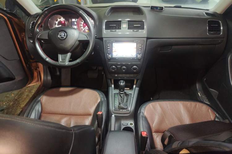 Used Skoda Yeti 2016 1.4TSI DSG Advanced Edition Gear Lever