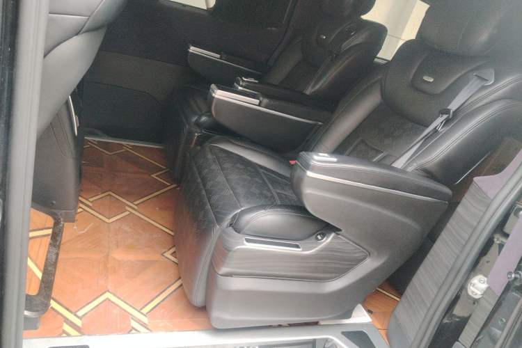 Used Mercedes-Benz V-Class 
