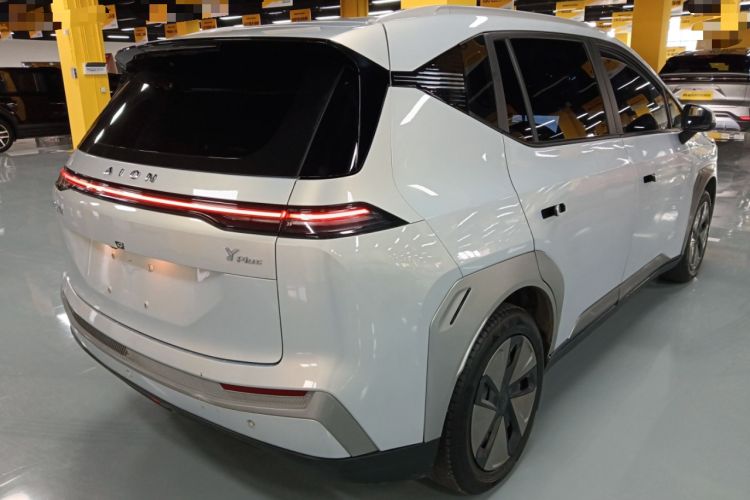 Used AION Y 2024 Younger