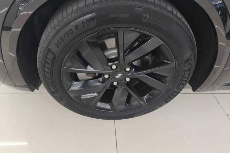 Used Li Auto L8 2023 Pro Model Exterior 4