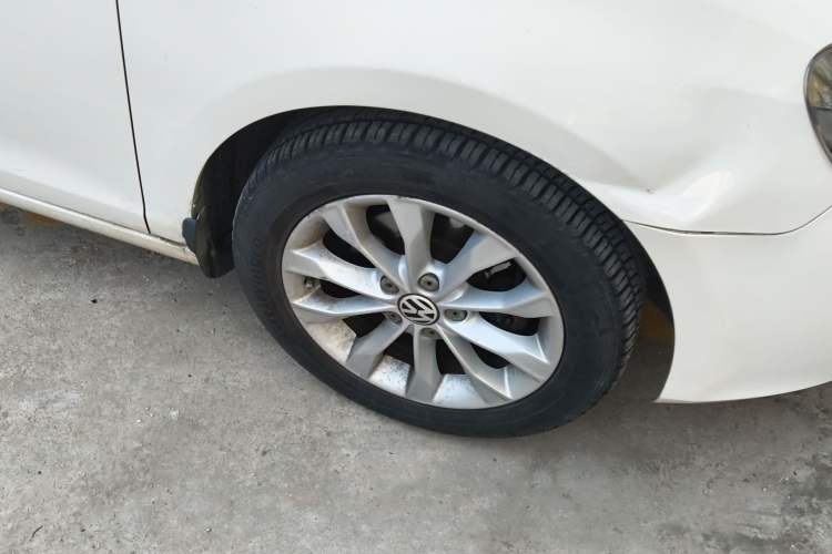 Used Volkswagen Golf 2012 1.6L Automatic Comfort Model Right Front Wheel Hub