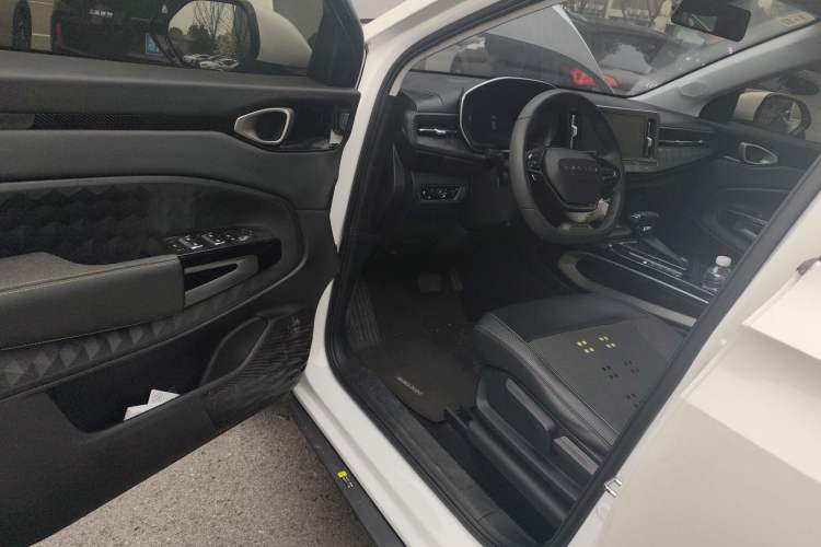 Used Baojun RM-5 2019 1.5T CVT Elite Version with 24-Hour Online Service 6 Seats