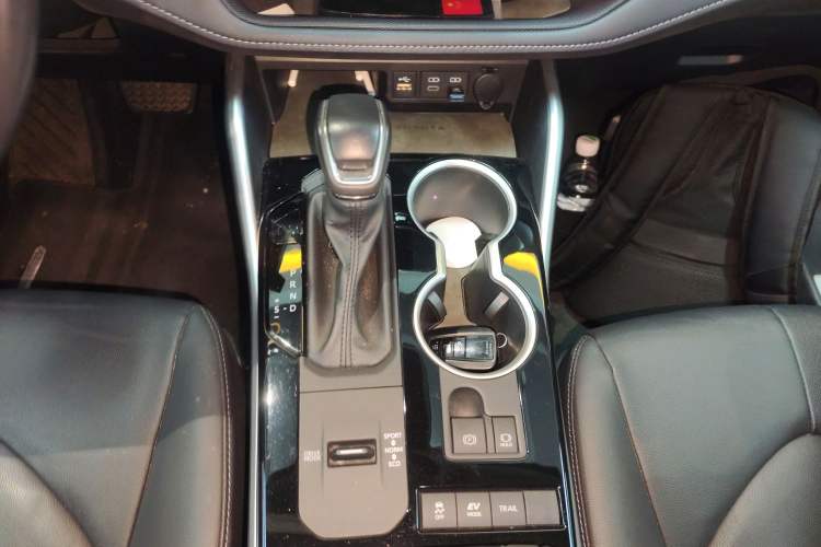 Used Toyota Highlander 2023 2.5L Smart Electric Hybrid Dual-Engine Four-Wheel Drive Prestige Version – 7 Seats