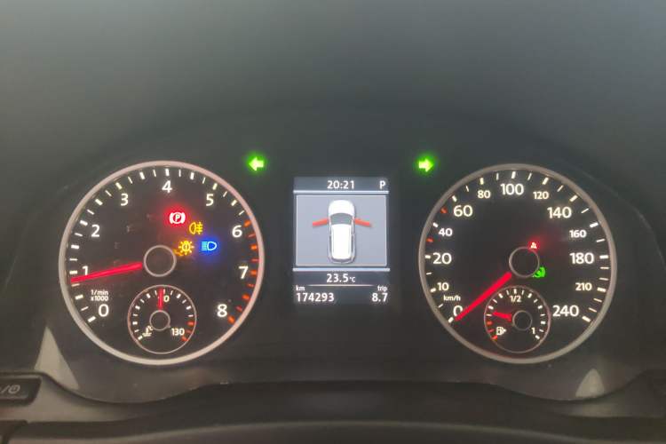 Used Volkswagen Tiguan 2013 2.0 TSI Automatic All-Wheel Drive Luxury Edition Instrument Cluster