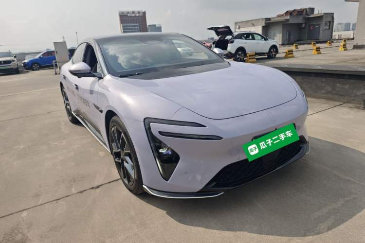 Used Avatr 06 2025 Pro Range-Extended Edition Front Right 45 Deg