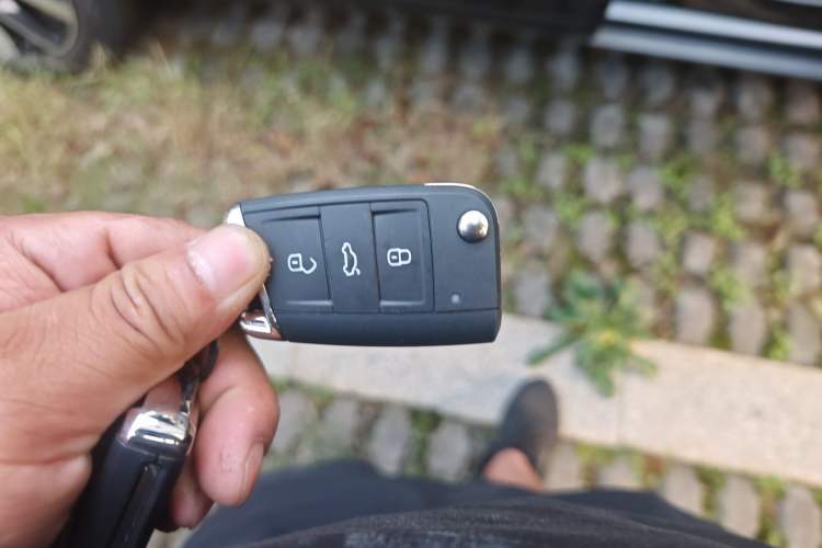 Used Volkswagen T-ROC 2025 Facelifted 300TSI DSG Two-Wheel-Drive Starlight Edition