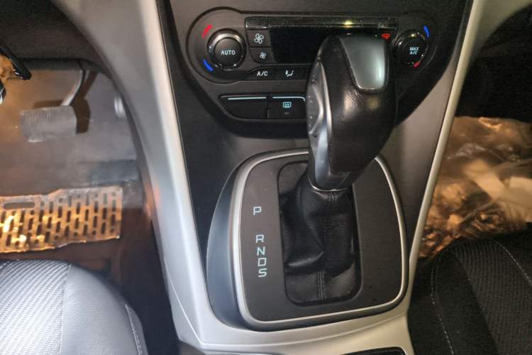 Used Ford Kuga 2015 1.5L GTDi Two-Wheel Drive Fashion Edition Gear Lever