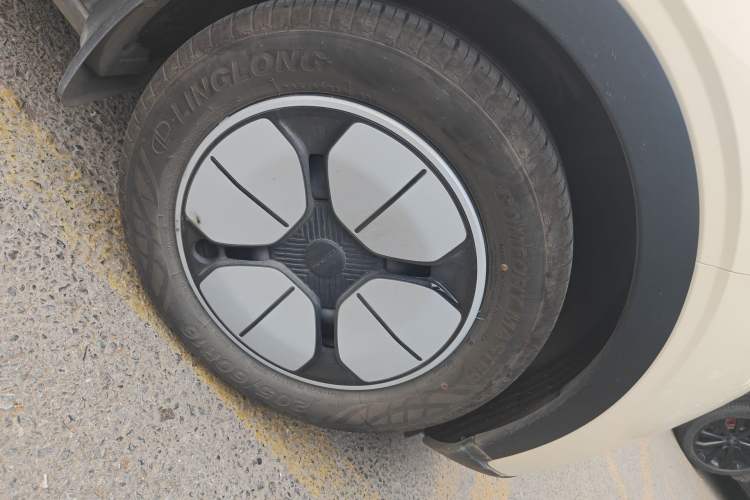 Used Geely Galaxy Geome 2025 310km Youth Edition Right Front Wheel Hub