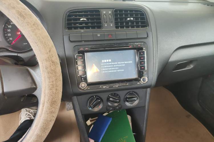 Used Volkswagen Polo 2013 1.4L Manual Fashion Edition Audio And AC Panel