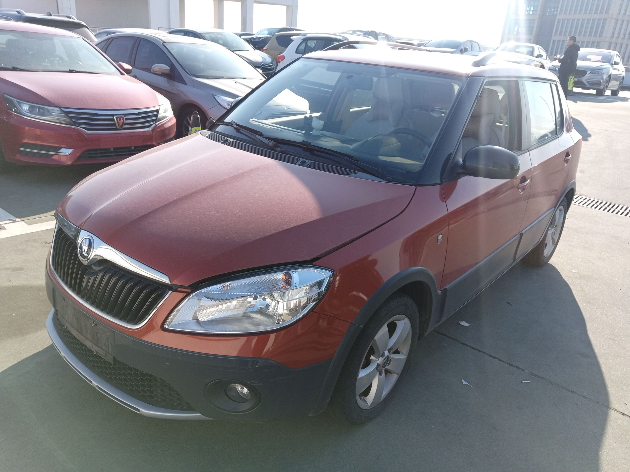 تحت مقدمة السيارة