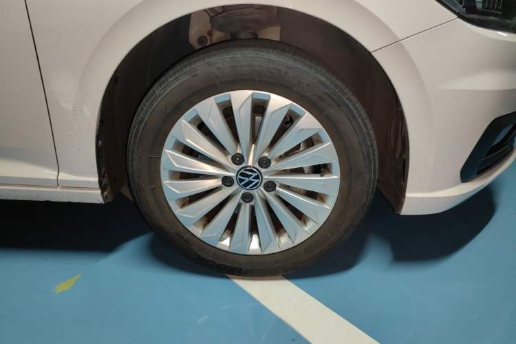 Used Volkswagen Lavida 2021 280TSI DSG Comfort Edition Right Front Wheel Hub