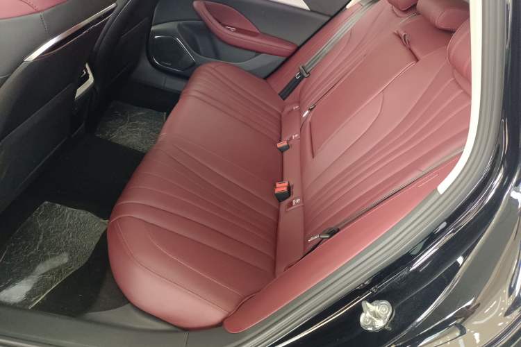 Used Hongqi H5 2025 2.0T Automatic Flag Edition – 500 000 Units Commemorative Version