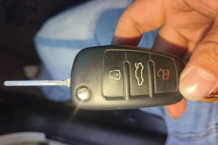 Used Audi Q3 2015 35 TFSI Comfort Model Vehicle Key