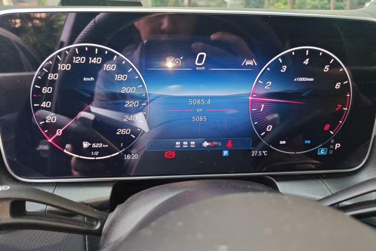 Used Mercedes-Benz GLC 2025 Refreshed GLC 300 L 4MATIC Dynamic Version 5 Seats Odometer Close Up