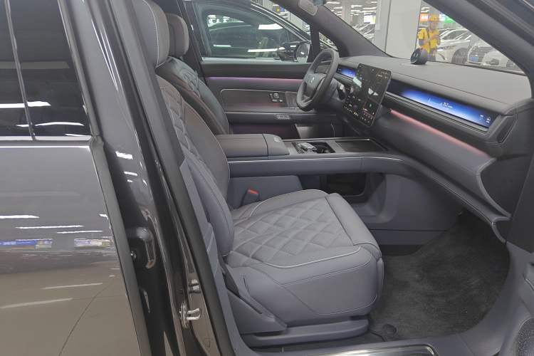 Used Nio ES8 2026 Model 6-seat Executive Luxury Edition Right Front Seat