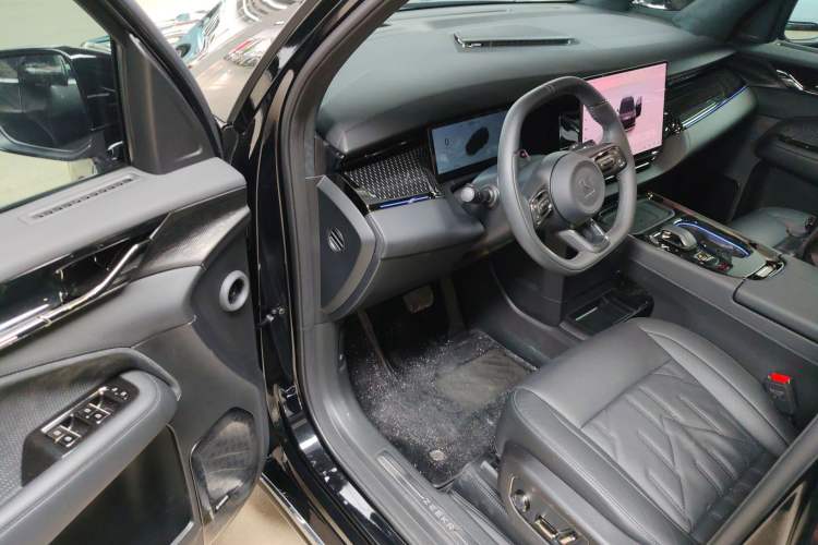 Used Zeekr 009 2024 7-Seater Aisle Version 108 kWh Driver Seat