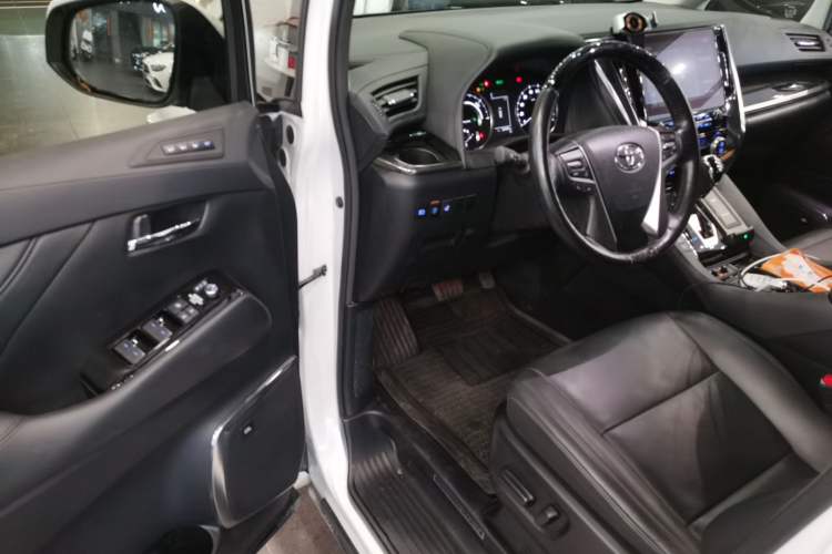 Used Toyota Vellfire 2021 Crown Dual-Engine 2.5L HV Luxury Edition Driver Seat