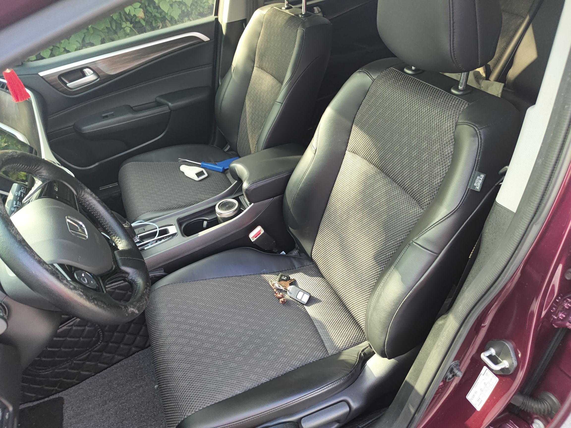 Переднее сиденье в автомобиле