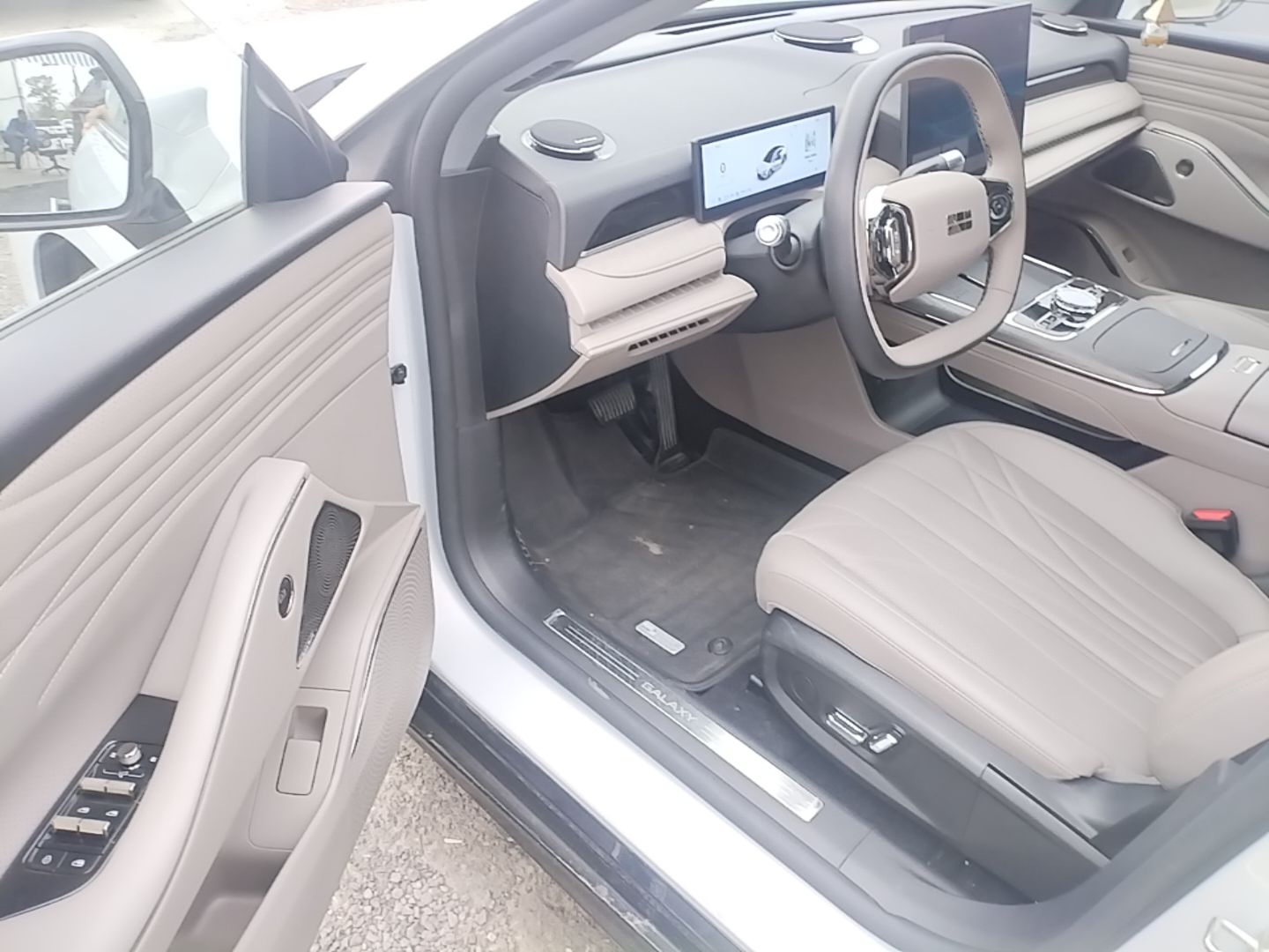 Geely Galaxy 8 2025 130km EM-i Deluxe Edition — снимка 18