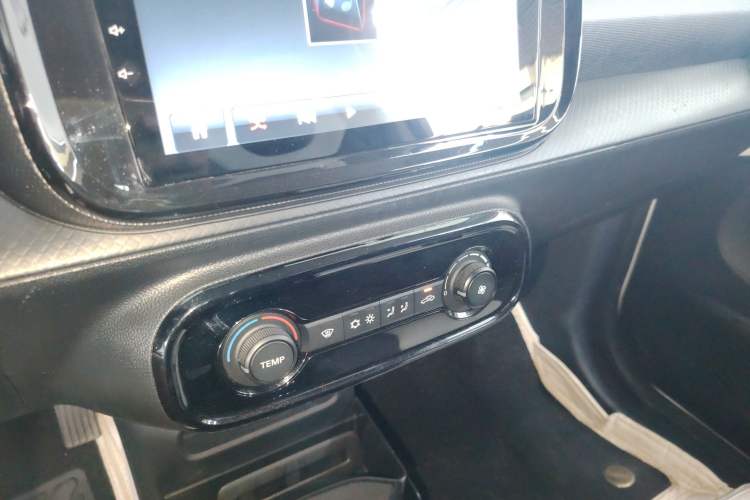 Used Roewe Clever 2021 302 km New Four-Seater Super-Efficient Version
