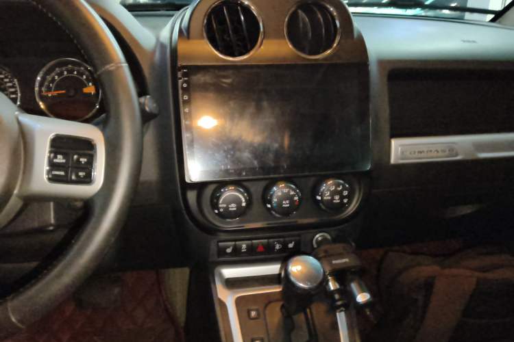 Used Jeep Compass 2014 Revised Version 2.4L Four-Wheel Drive Luxury Edition Audio And AC Panel