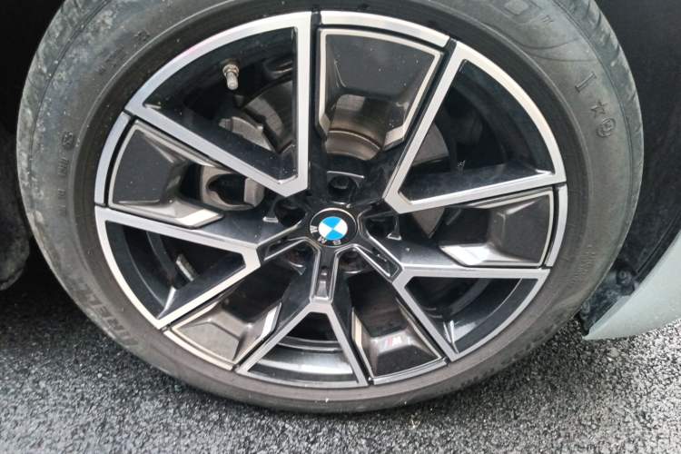 Used BMW 4 Series 2024 425i Gran Coupe M Sport Package Right Front Wheel Hub