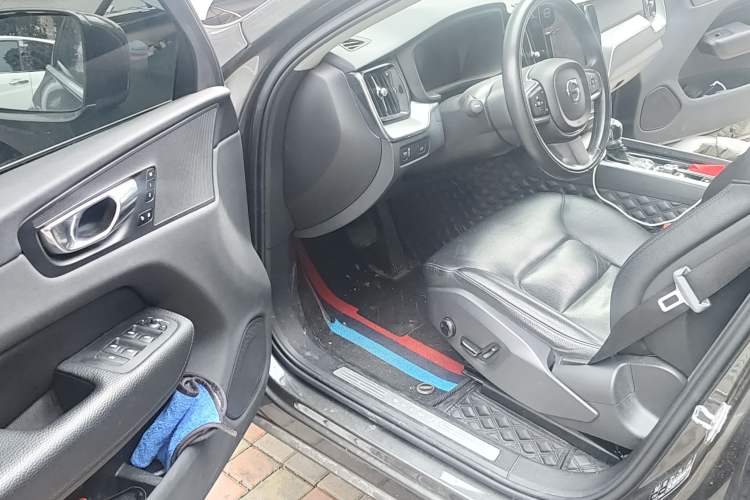 Used Volvo XC60 2019 T5 4x4 Smart Edition China V Standard
