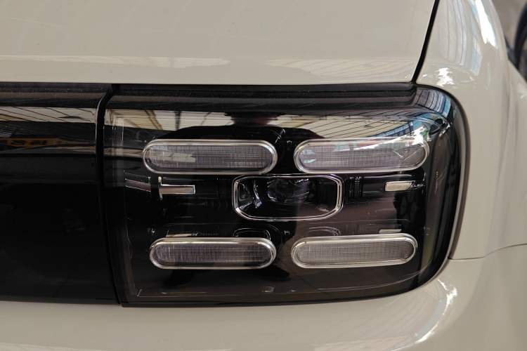 Used Baojun Spark EUV 2026 301km Flagship Edition Left Front Headlight