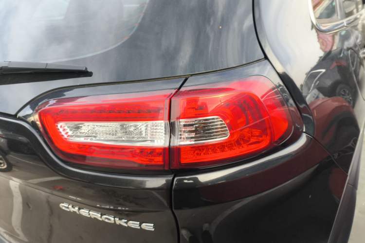 Used Jeep Cherokee 2017 2.0L Superior Edition