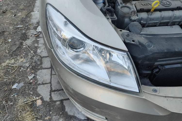 Used Skoda Octavia 2013 1.6L Automatic Yijie Edition Right Front Headlight