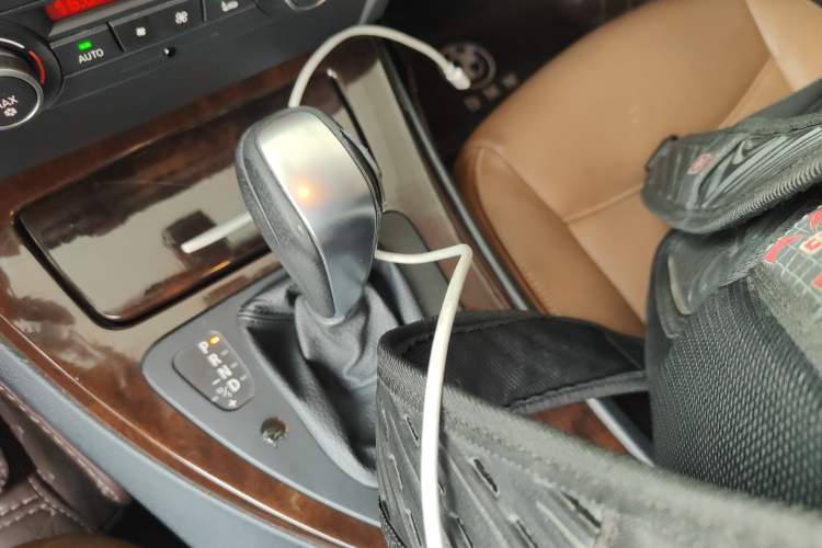 Used BMW 3 Series 2011 320i Sport Edition Gear Lever