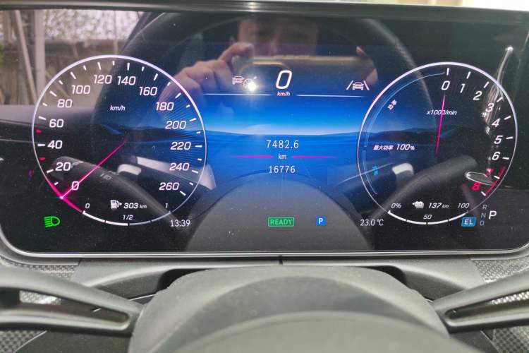 Used Mercedes-Benz C-Class New Energy 2025 C 350 eL Odometer Close Up