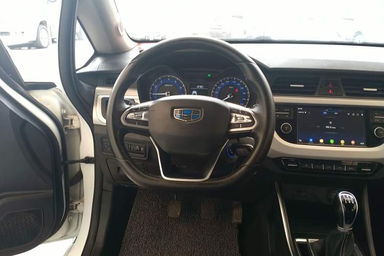 Used Geely Auto Vision X3 2019 Upgraded Model 1.5L Manual Elite Version