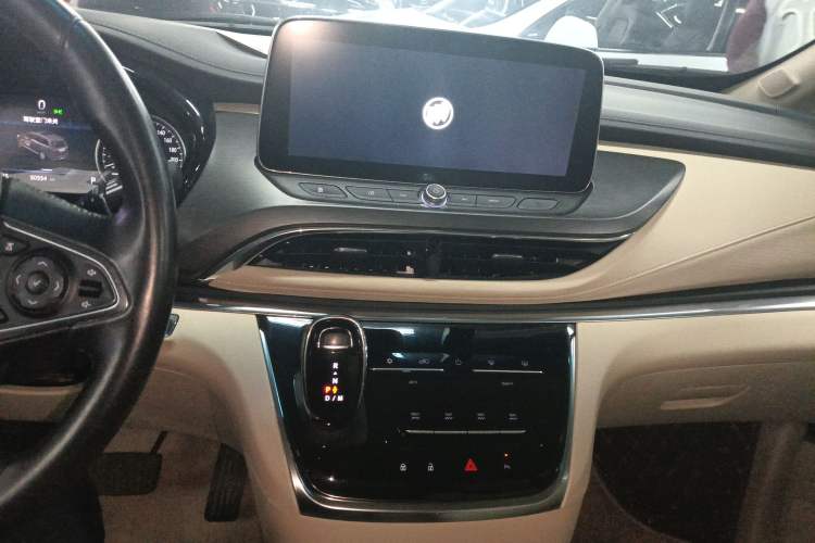 Used Buick GL8 2023 Facelifted Land Cruiser Executive Luxury Version
