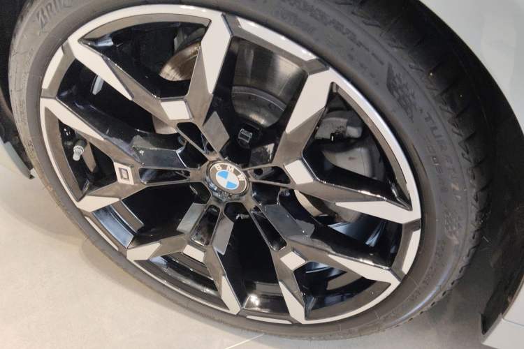 Used BMW 4 Series 2024 430i M Sport Night Edition Left Front Wheel Hub