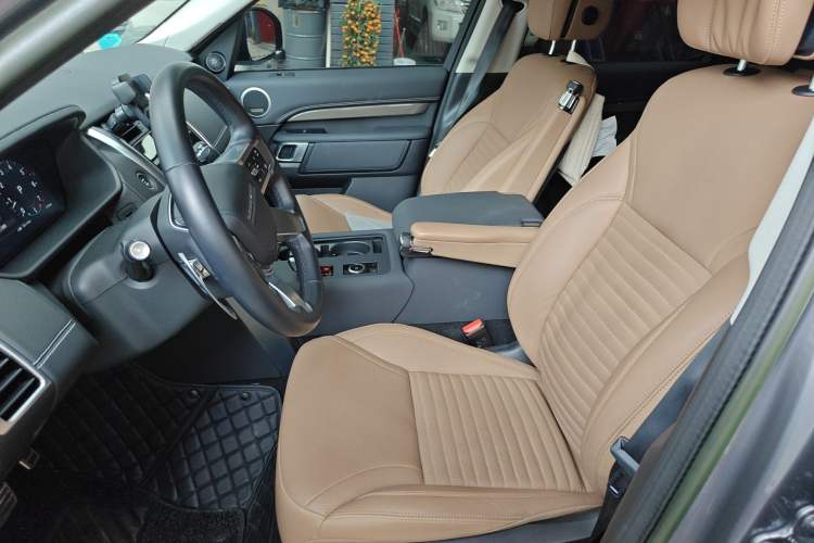 Used Land Rover Discovery 2023 360 PS Metropolitan Edition Left Front Seat