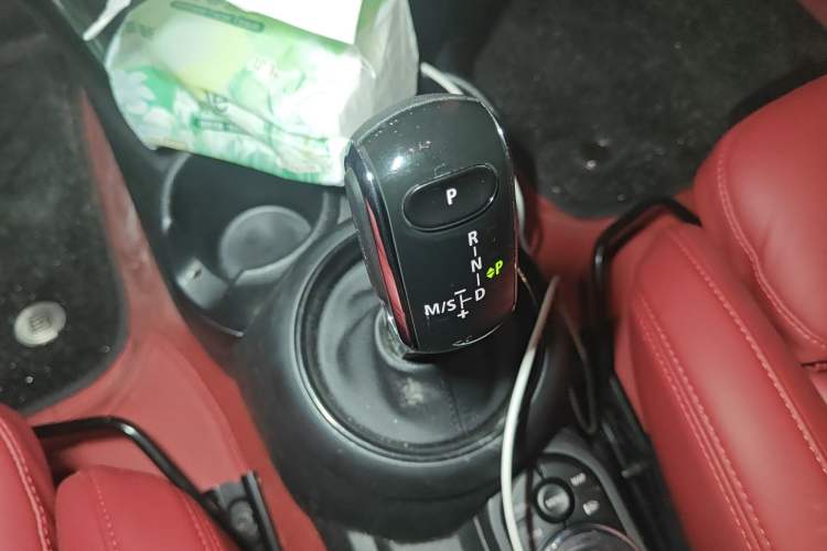 Used MINI MINI 2023 1.5T COOPER Artist Five-Door Edition
