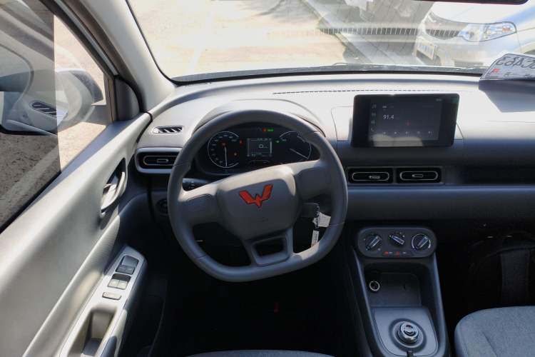 Used Wuling Hongguang New Energy 2025 Extended-Range Hybrid 50KM Comfort Version