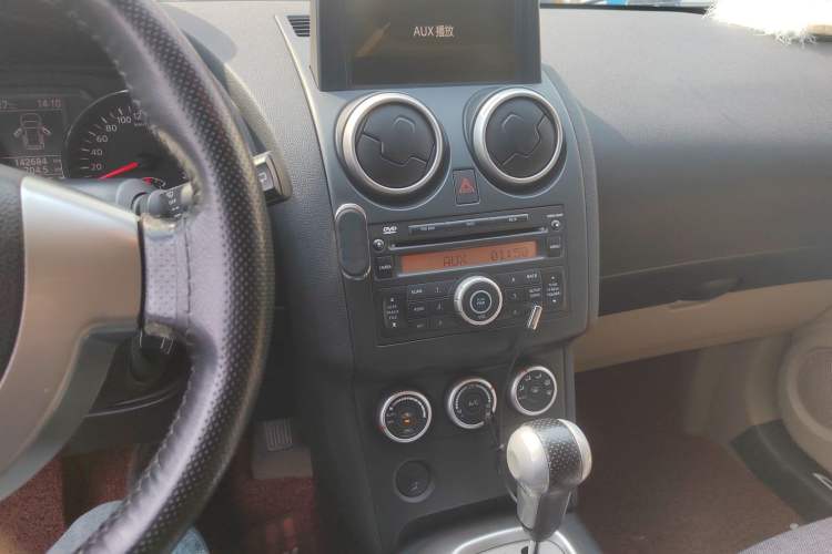 Used Nissan Qashqai 2011 2.0 XV Lea CVT 2WD Audio And AC Panel