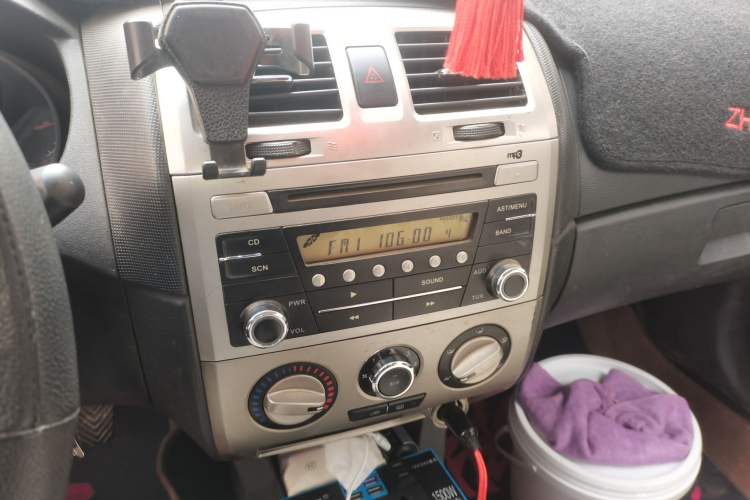 Used Brilliance Junjie FRV 2010 1.3L Manual Comfort Edition Audio And AC Panel