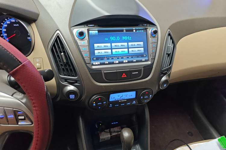 Used Hyundai ix35 2013 2.0L Automatic Two-Wheel Drive Smart GLS China IV Standard