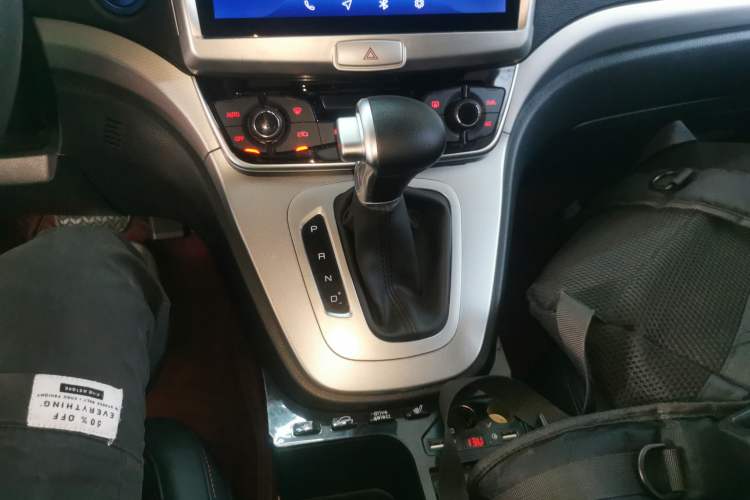 Used Haval M6 2019 1.5T DCT Two-Wheel Drive Elite Version China VI Standard Gear Lever