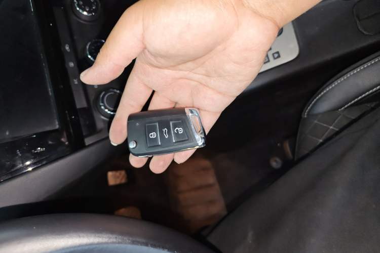 Used Skoda Octavia 2018 1.6L Automatic Luxury Edition Vehicle Key